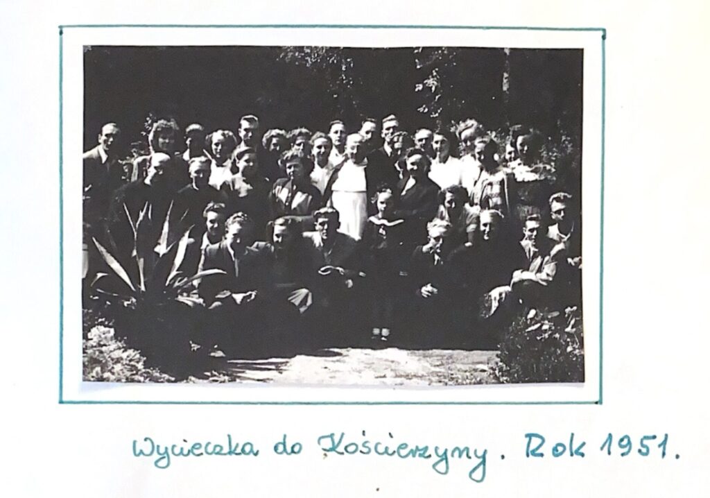 Fotografia z kroniki z wycieczki Chóru do Kościerzyny – 1951 r.