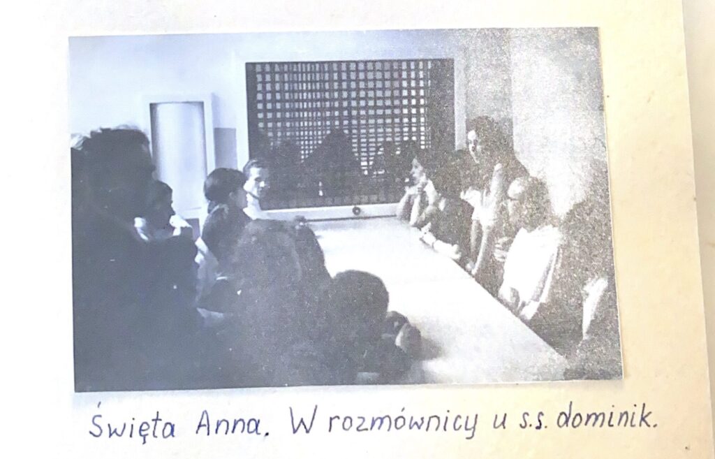 Fotografia z kroniki z wyjazdu Chóru na Górę św. Anny