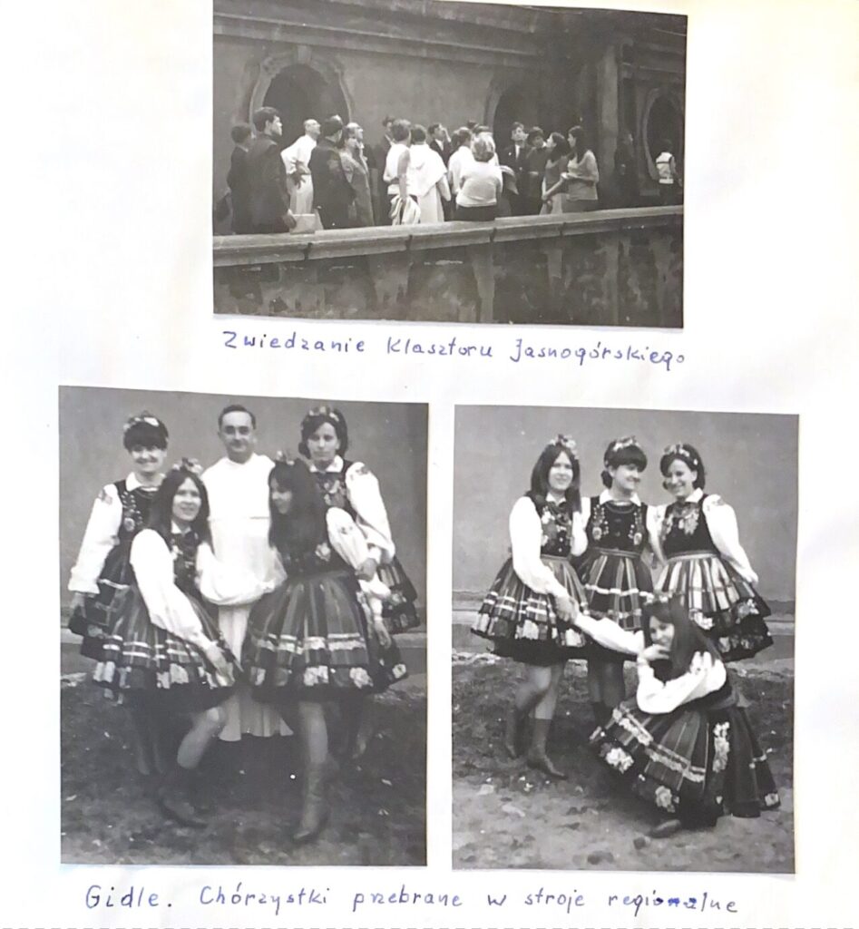 Fotografia z kroniki z wyjazdu Chóru do Częstochowy i Sanktuarium w Gidlach