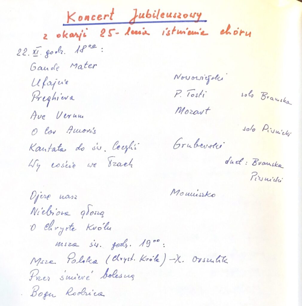Fragment notatki z kroniki nt. repertuaru na koncert 25-lecia istnienia Chóru św. Mikołaja