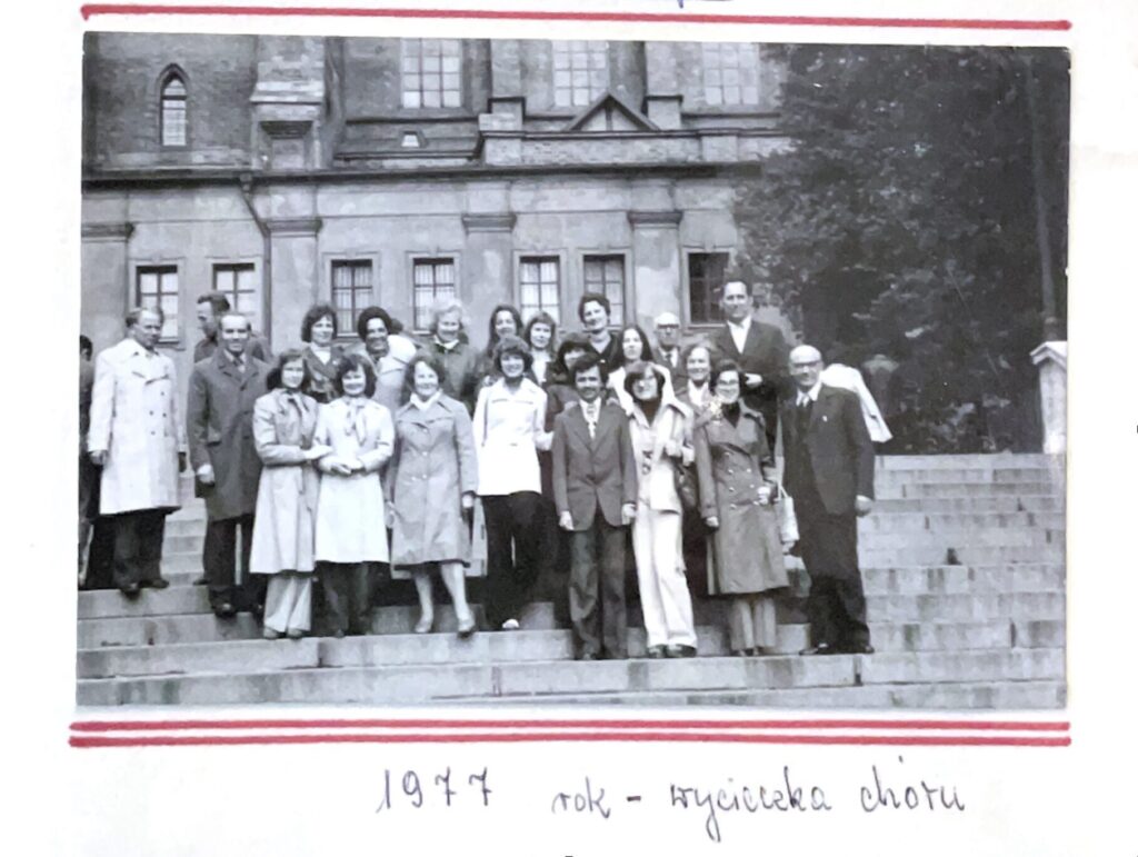 Fotografia z kroniki z wycieczki Chóru w roku 1977