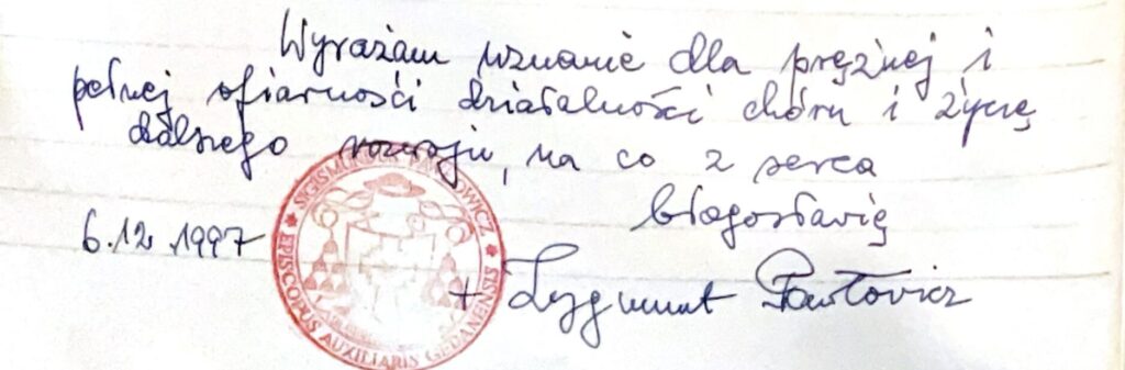 Notatka z kroniki autorstwa bpa Zygmunta Pawłowicza z wyrazami uznania dla Chóru